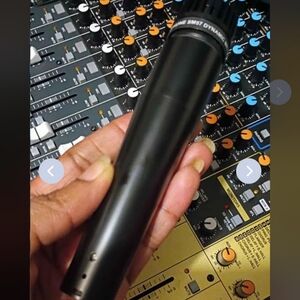 Shure SM57 Dynamic Black Microphone